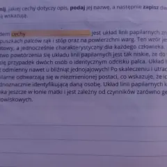 Opis dotyczy cechy: układ linii papilarnych. Jest unikatowy, nawet u bliźniąt, i odtwarza się po urazach.