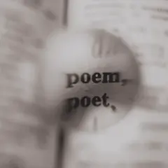 Słownikowe hasła "poem" i "poet" pod lupą, zachęcające do zgłębiania rodzajów rymów i tajników poezji.