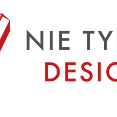 Czerwony ołówek z falami dźwiękowymi i napis "NIE TYLKO DESIGN".