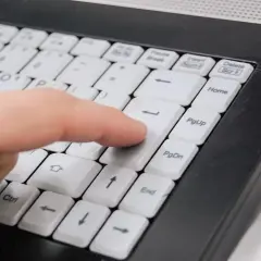 Czy laptop gamingowy ma sens? Odkryj jego zalety i wady w porównaniu do PC