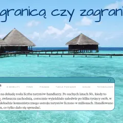 Malownicze domki na wodzie i turkusowe morze. Tekst pyta "Za granicą czy zagranicą?", nawiązując do historii podróży.