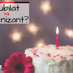 Tort urodzinowy z jedną świeczką i kwiatami. Czy to jubilat, czy solenizant? #StopByKom