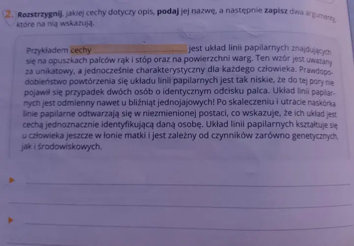 Opis dotyczy cechy: układ linii papilarnych. Jest unikatowy, nawet u bliźniąt, i odtwarza się po urazach.