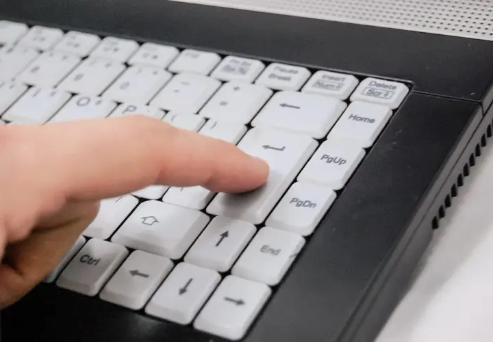 Czy laptop gamingowy ma sens? Odkryj jego zalety i wady w porównaniu do PC