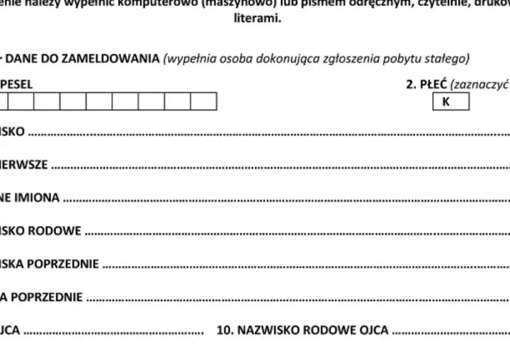 Formularz zgłoszenia zameldowania zawiera pola na PESEL, nazwisko, imiona, nazwiska poprzednie, imię i nazwisko rodowe ojca. Dane te są potrzebne do rejestracji pobytu, także dla osób z zagranicy.