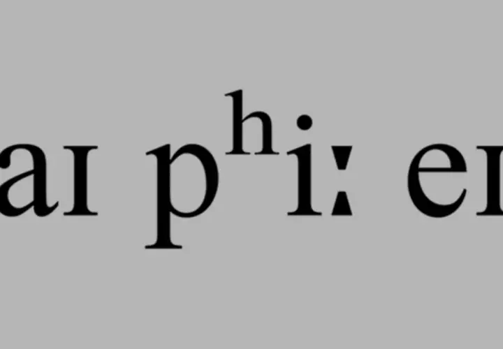 Zapis fonetyczny [aɪ pʰiː eɪ] przedstawia wymowę słowa.