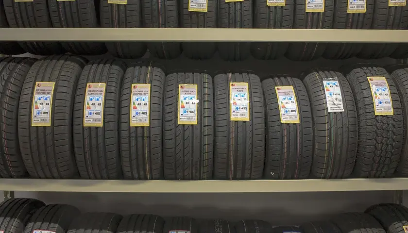 Opony całoroczne czy zimowe w rozmiarze 185/65 R15? Jak wybrać używane opony do codziennej jazdy