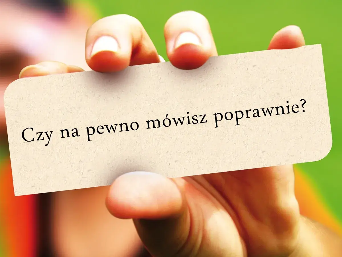 Dłoń trzyma kartkę z napisem "Czy na pewno mówisz poprawnie?". Zastanawiam się, czy wszedłem w to pytanie właściwie.