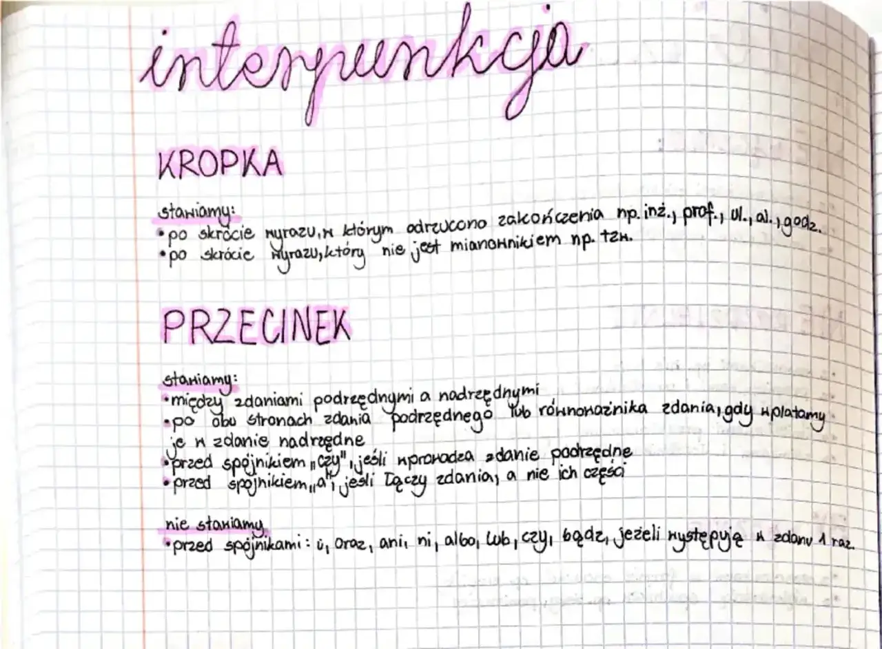 Zapisane zasady interpunkcji: KROPKA po skrótach wyrazów, np. inż., prof. PRZECINEK między zdaniami, przed 