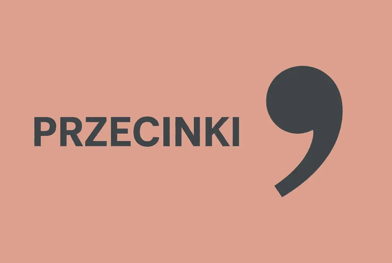 Duży, ciemnoszary przecinek, bądź, obok napisu PRZECINKI.